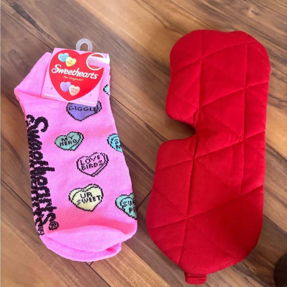 Valentine’s Day gift basket spa set edu de parfum socks nail polish face mask - Picture 5 of 16